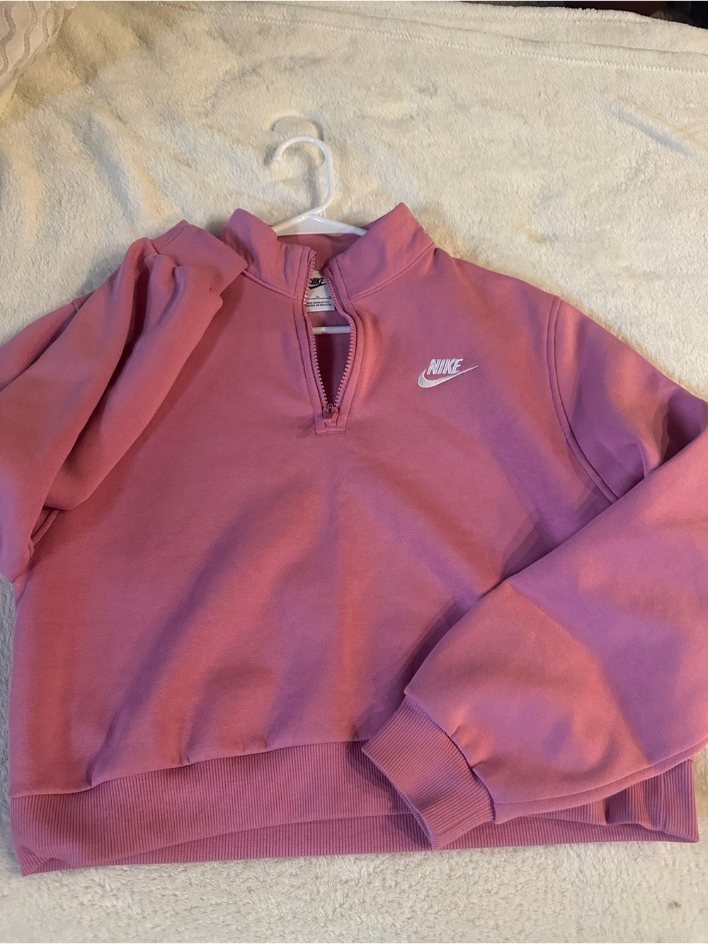 Women’s XS crop Nike half zip